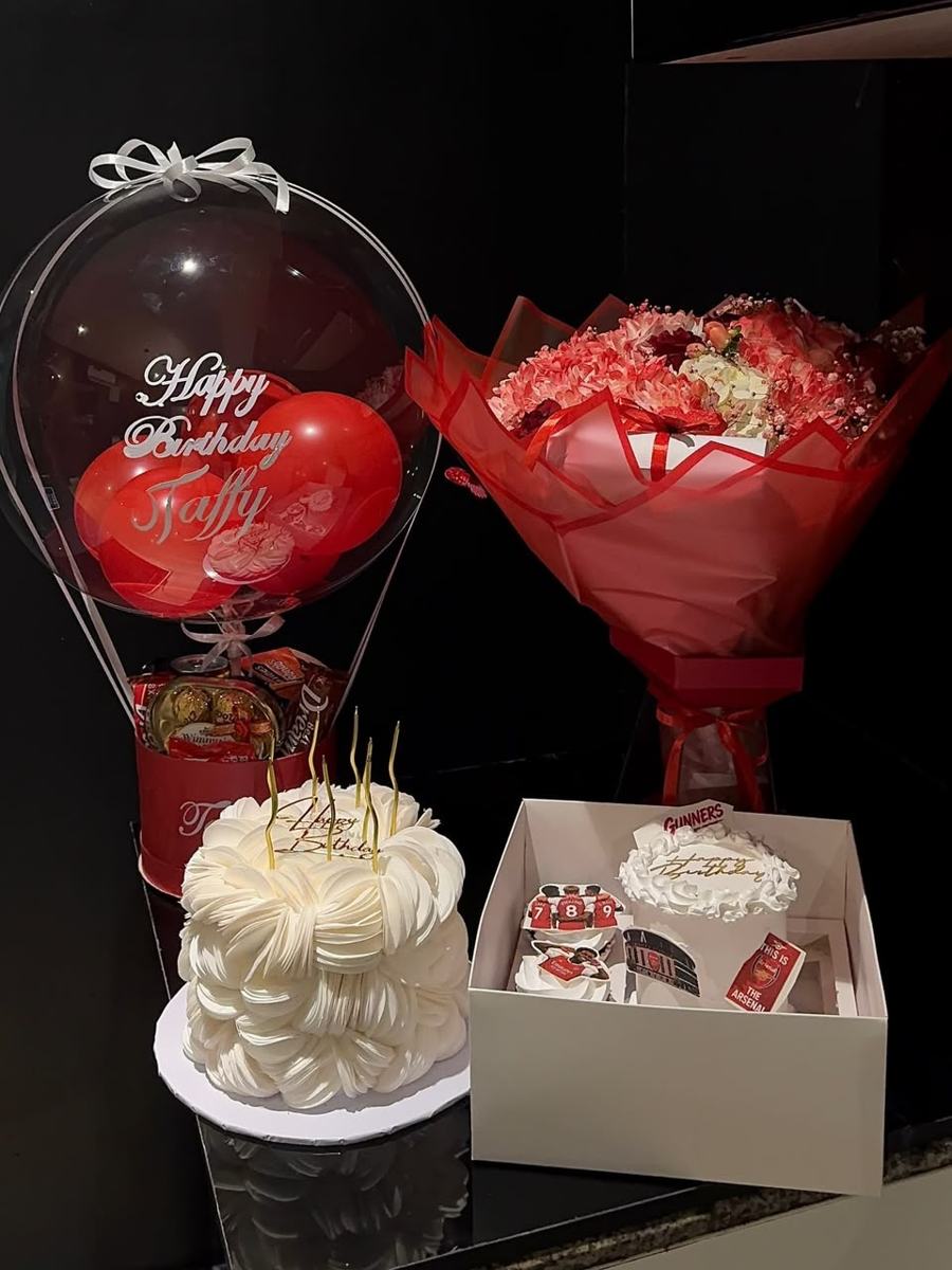 Birthday balloon, bouquet and cake set